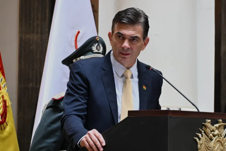 Paz dice que su Gobierno ya sabía del caso “maletas”, pero calló para poder desarticular las redes