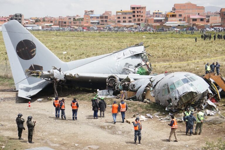 Recuperan la caja negra del avión accidentado en El Alto