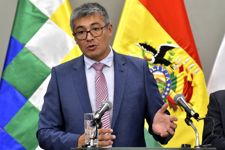 Espinoza dice que los billetes de 10, 20 y 50 bolivianos de serie B volverán a tener valor desde el lunes