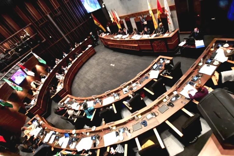 Dos meses después del rechazo, el Gobierno de Paz trabaja sin PGE propio