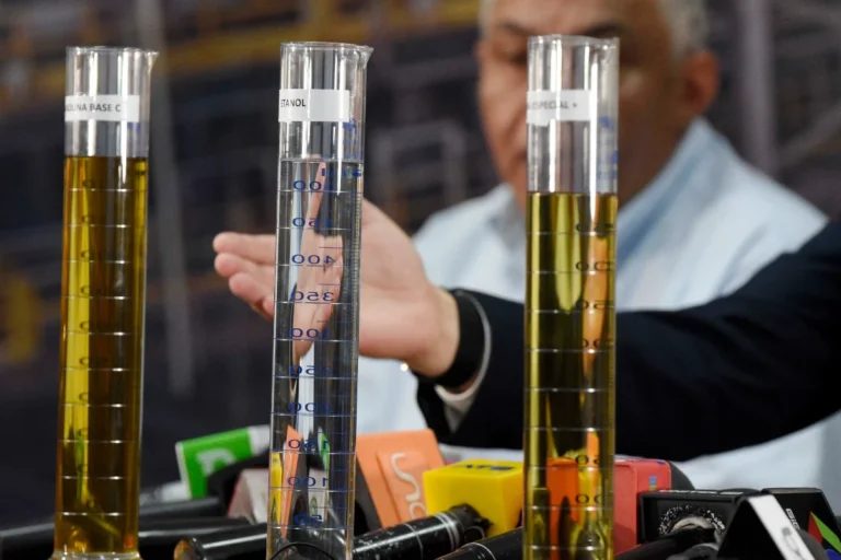 La empresa que verificó la calidad de la gasolina de YPFB enfrenta cuestionamientos por informes errados