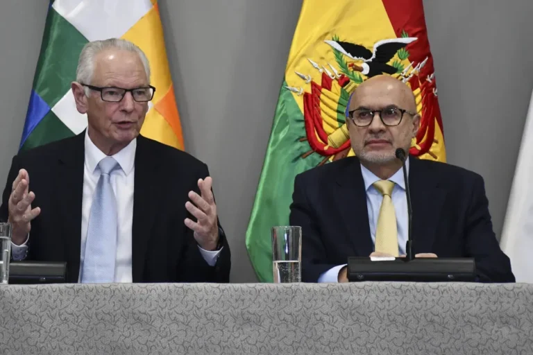 Sir Francis Maude y Jose Luis Lupo.