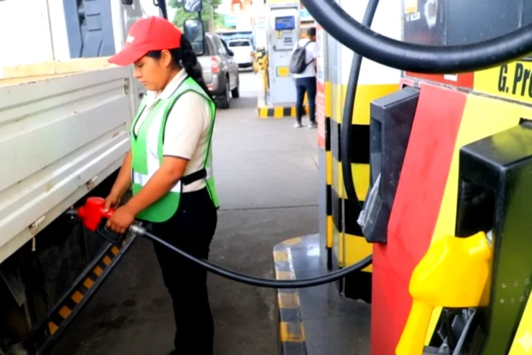 Contratos de combustibles bajo la lupa: YPFB anuncia acciones legales y Camín Cargo respalda transparencia