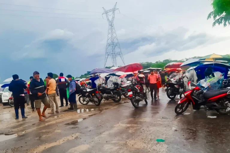 Transporte Libre levanta bloqueos en la carretera nueva Cochabamba–Santa Cruz y acepta diálogo