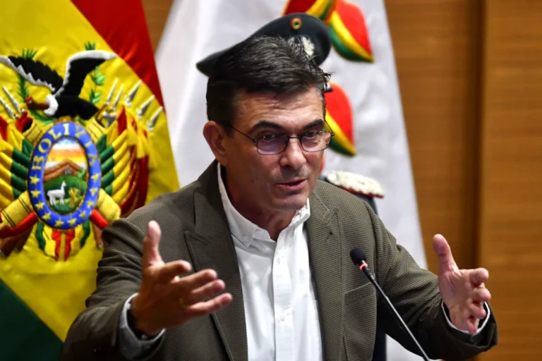 Cuatro decretos estratégicos marcan los 100 días del Gobierno de Rodrigo Paz