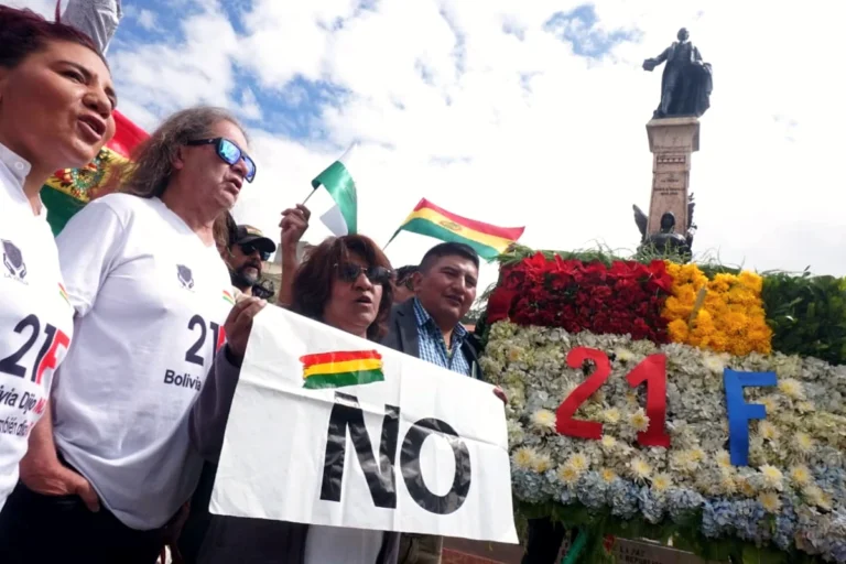 Políticos y plataformas ciudadanas recuerdan el ‘histórico NO’ a Evo y exigen ejecutar su captura