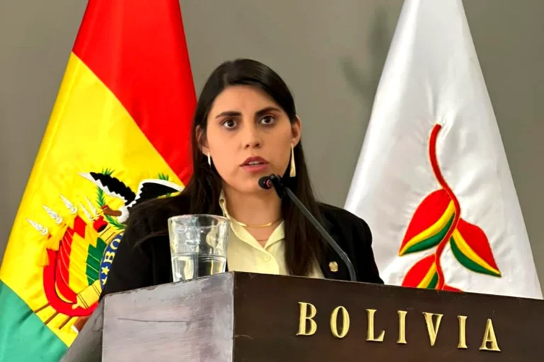 Suman críticas a declaraciones de la viceministra Barrientos sobre el 50-50