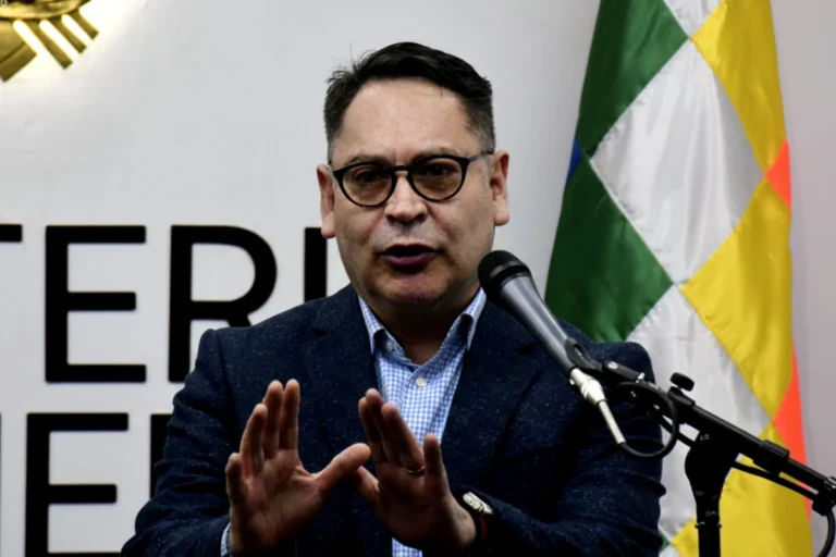 Fiscalía desestima acusación por discriminación contra Aguilera y Russo por falta de pruebas