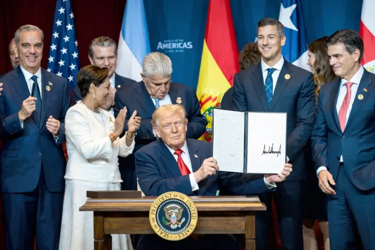 Firma de la Carta de Doral