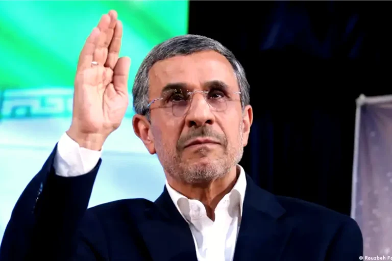 Muere en bombardeos expresidente iraní Ahmadineyad