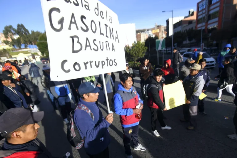Crisis por gasolina desestabilizada: más de 400 desvinculados de YPFB, incluido Akly