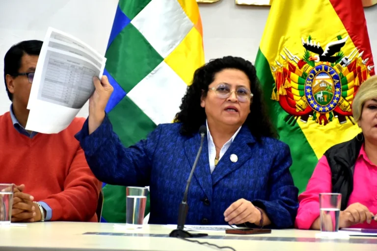 Salud destituye a funcionarias del gobierno de Arce por presunta corrupción y remite el caso a la Fiscalía