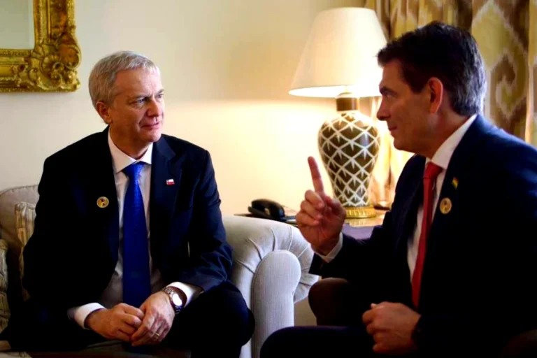 Los presidentes Kast y Paz.