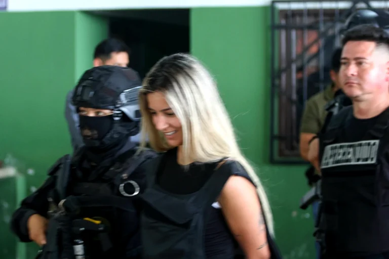 Tatiana Marset deja Palmasola y cumple detención domiciliaria con escolta policial