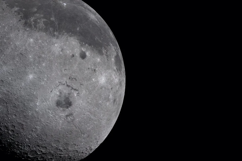 la Tierra y la luna desde Artemis