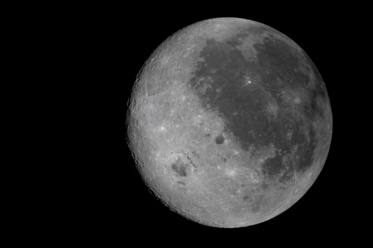 Artemis II sobrevuela la Luna por regiones jamás vistas por el ojo humano