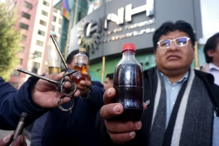 A un día del plazo, YPFB amplía reclamos por gasolina “negra” hasta el 14 de mayo