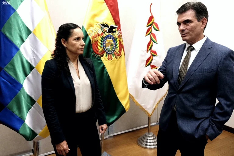 Tres semanas y una carta: lo que la renuncia de Cronenbold revela sobre YPFB