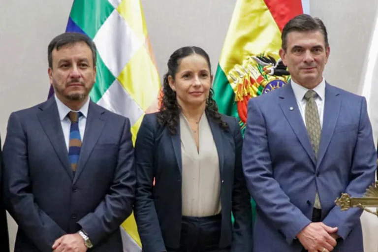 Cronembold renuncia a YPFB en medio de reclamos por calidad de gasolina y escasez de diésel