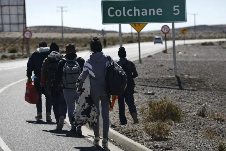 La pobreza alcanza a 60 mil de los 148 mil bolivianos residentes en Chile