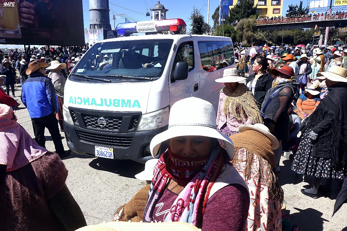 Ambulancia retenida por los bloqueos en El Alto