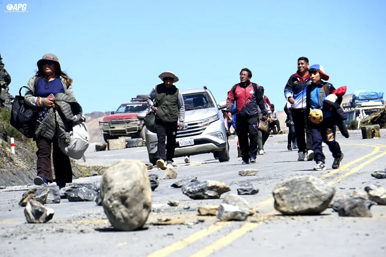 Ocho países se solidarizan con el gobierno de Paz ante bloqueos y la crisis en Bolivia