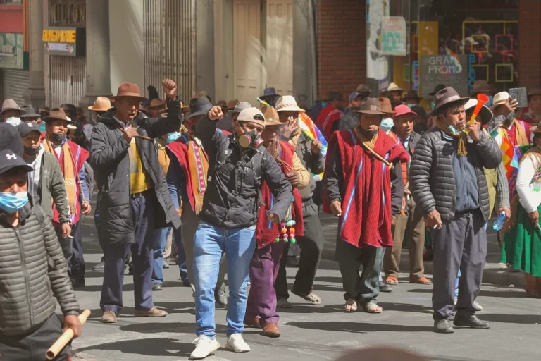 Acuerdos del Gobierno con sectores no frenan la escalada de violencia