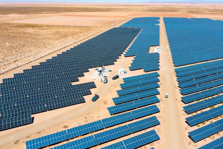 Fin del estatismo: nueva ley eléctrica abre el sector privado y apuesta por las renovables