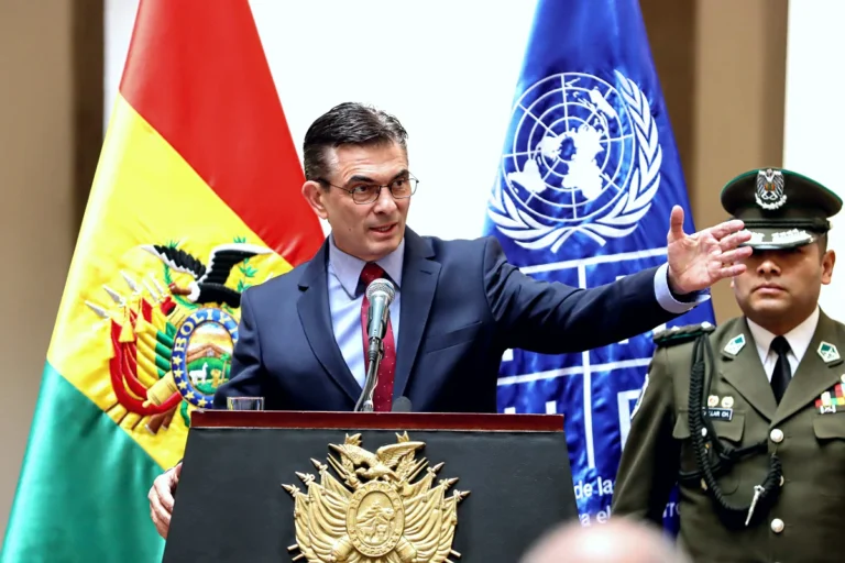 Paz afirma que Bolivia vive una transición democrática “irreversible”