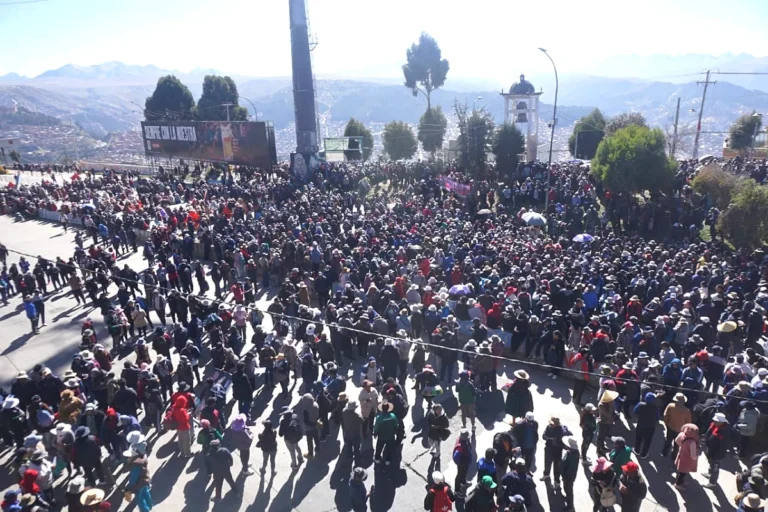 Tensa tregua: pese a bonos y acuerdos, Plaza Murillo permanece militarizada