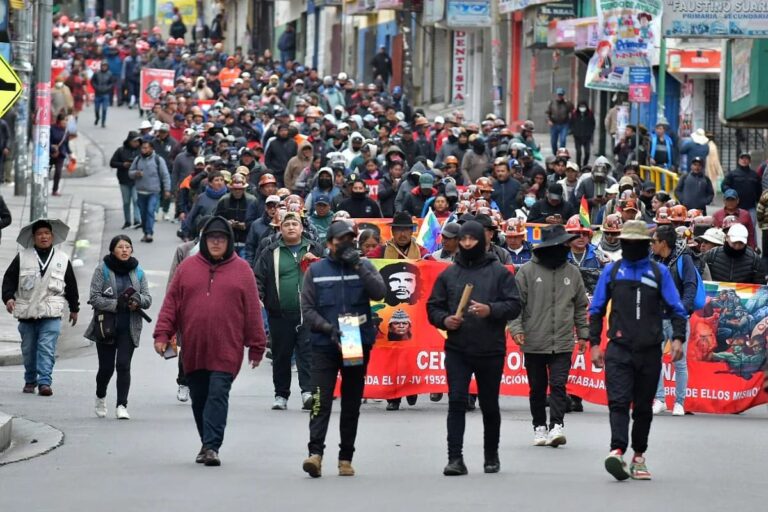 Un mes de bloqueos, órdenes de aprehensión sin efecto y anuncio de Ampliado Nacional