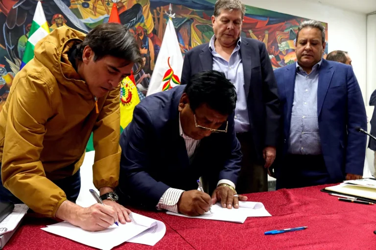 Choferes suspenden el paro, pero imponen control externo a la gasolina en señal de desconfianza