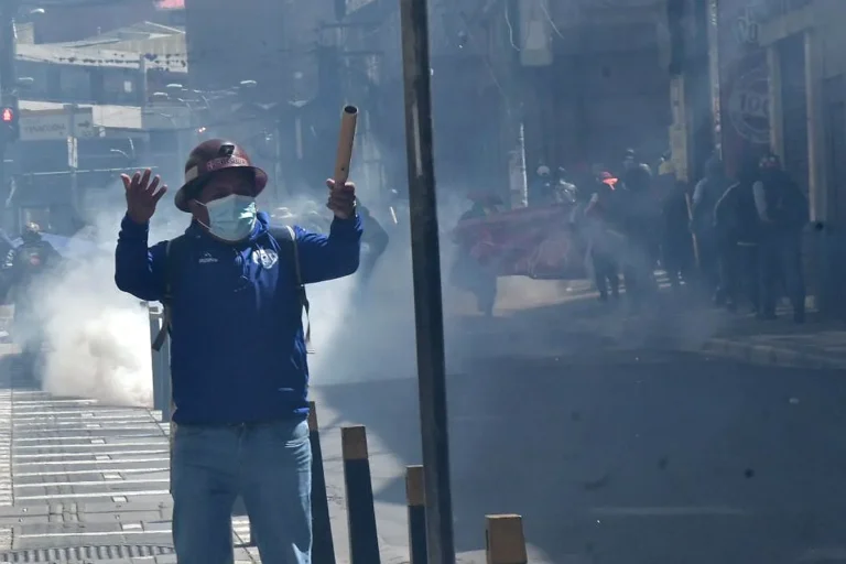 Toma de un Ministerio y bloqueos de la COB, entre la protesta legítima y el delito