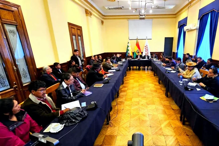 Comisión de Diálogo busca garantizar presencia de dirigentes en reuniones y activa mediaciones