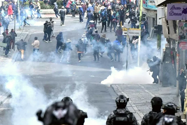 Tras violenta jornada, activan corredores humanitarios y hay expectativa de diálogo