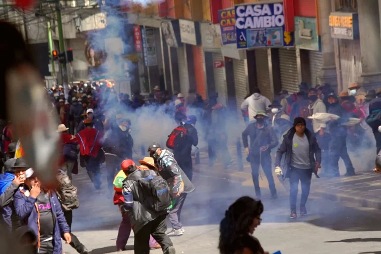 Violencia extrema en La Paz: saqueos, enfrentamientos y heridos desatan caos
