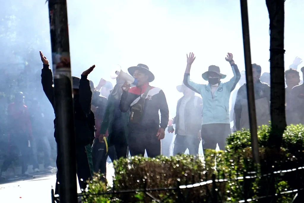 Violenta jornada de violencia en La Paz: el Gobierno llama a Gran Encuentro