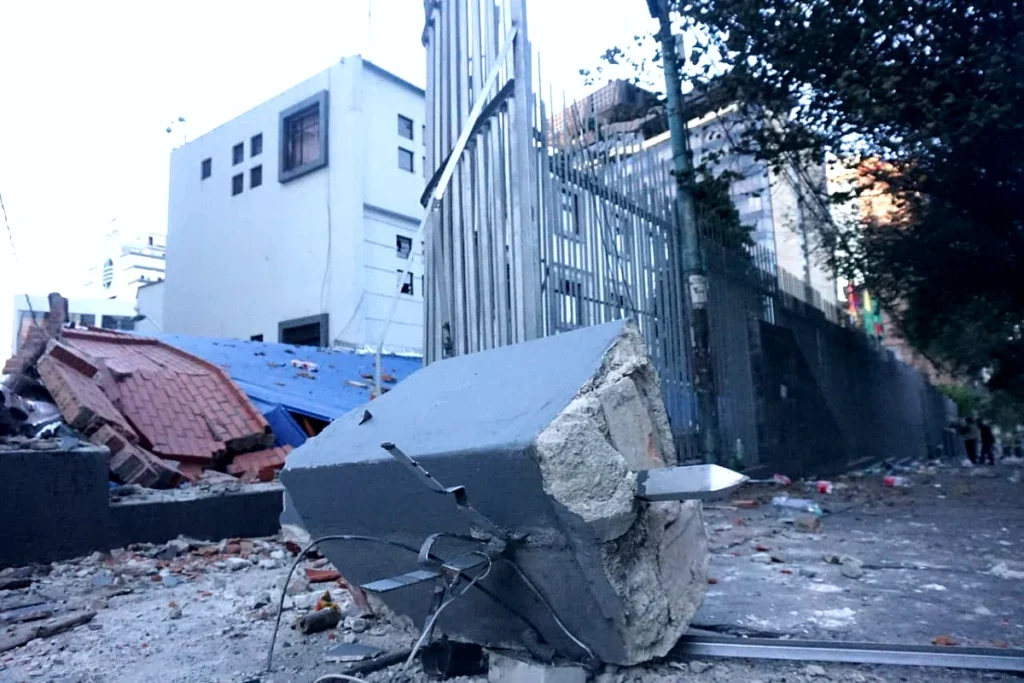 Violenta jornada de violencia en La Paz: el Gobierno llama a Gran Encuentro