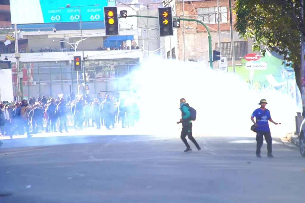 Violenta jornada de violencia en La Paz: el Gobierno llama a Gran Encuentro