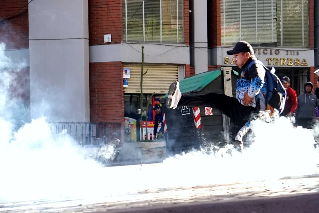 Violenta jornada de violencia en La Paz: el Gobierno llama a Gran Encuentro