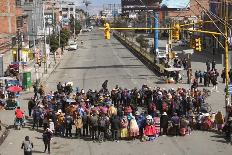 Combustibles: cinco sectores anuncian bloqueos después del estado de excepción