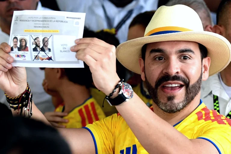 De la Espriella gana en Colombia por estrecho margen, según conteo preliminar