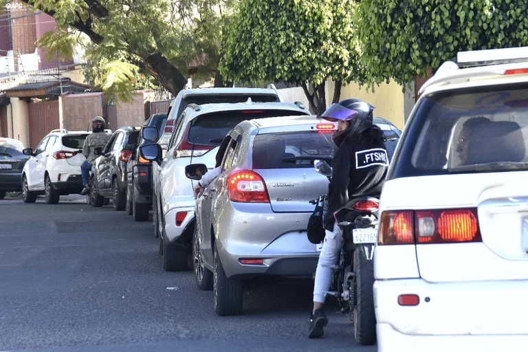 Por qué sigue faltando combustible pese al anuncio oficial