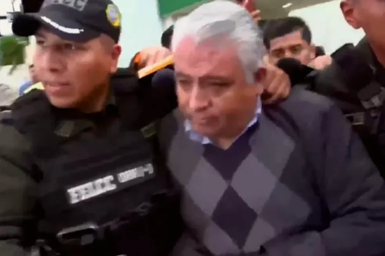 Aprehenden al gerente de YPFB Logística por el caso de la “gasolina basura”
