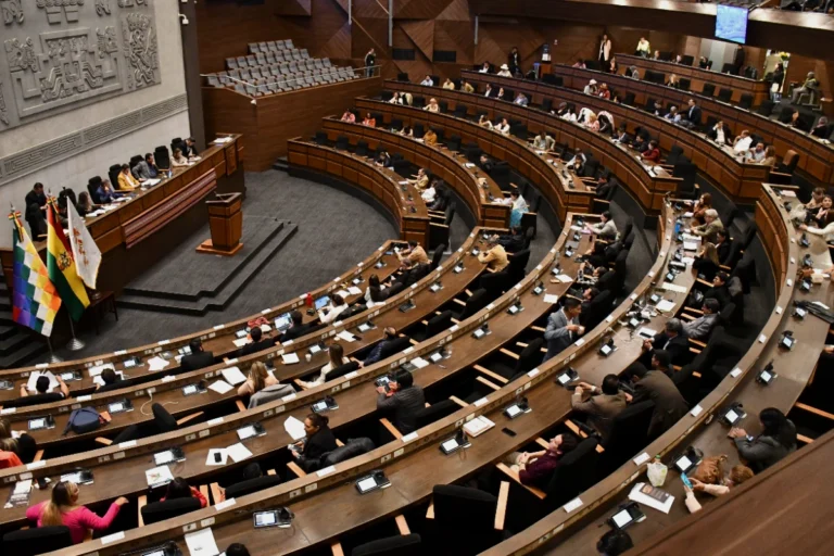 La Asamblea aprueba el estado de excepción y las medidas del Gobierno entran en plena vigencia