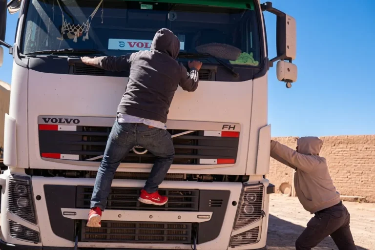 Crisis humanitaria con choferes fallecidos y más de 4.000 camiones varados