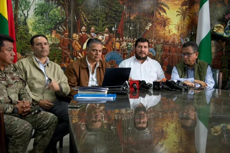Gobierno y Comité Pro Santa Cruz acuerdan procesar a responsables de bloqueos y avasallamientos