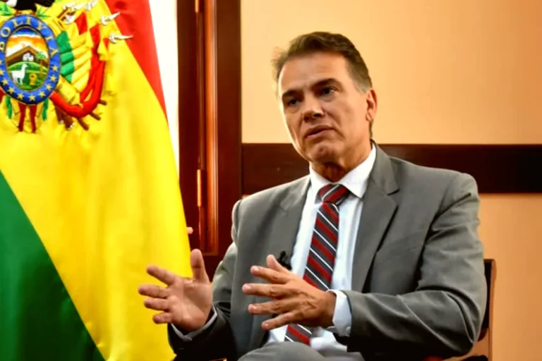 Ernesto Justiniano asume el Ministerio de Defensa tras la renuncia de Marcelo Salinas