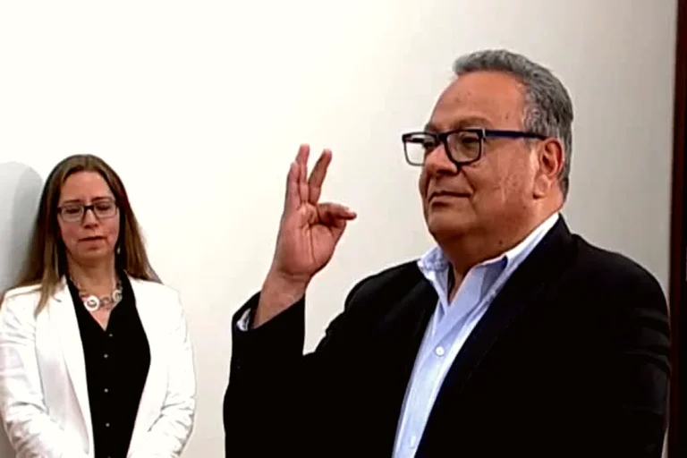 Sanjinés asume como Ministro de Educación y promete diálogo y recursos
