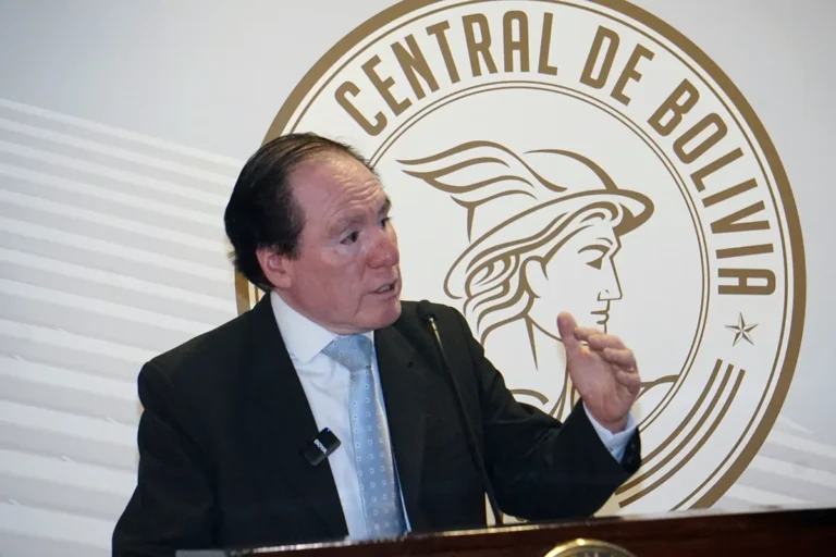 El BCB evalúa intervenir en el mercado cambiario ante la escalada del dólar